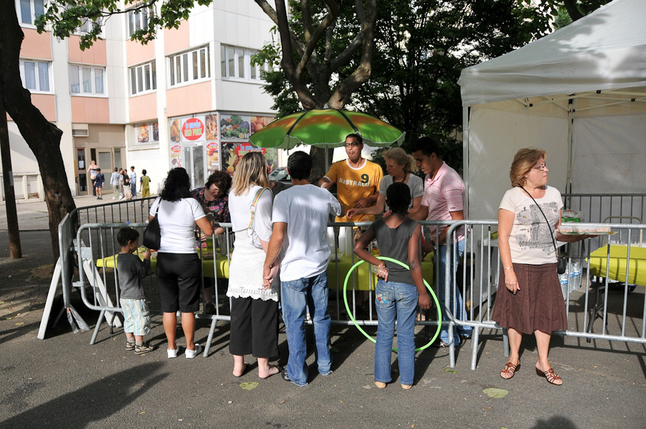 Maison de Quartier Champs Elysees Evry - Repas de Quartier en Musique 094.jpg